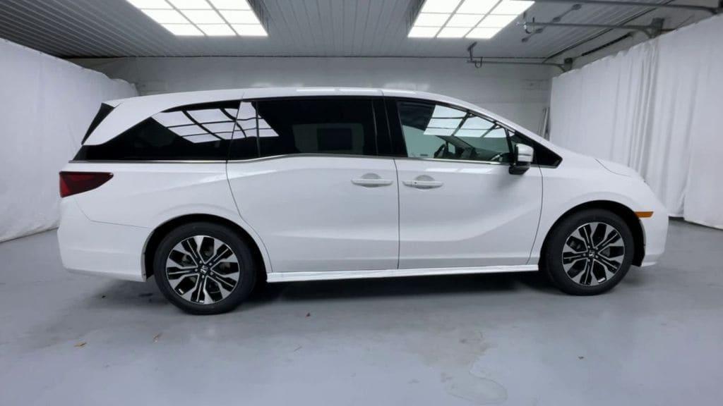 new 2025 Honda Odyssey car, priced at $51,230