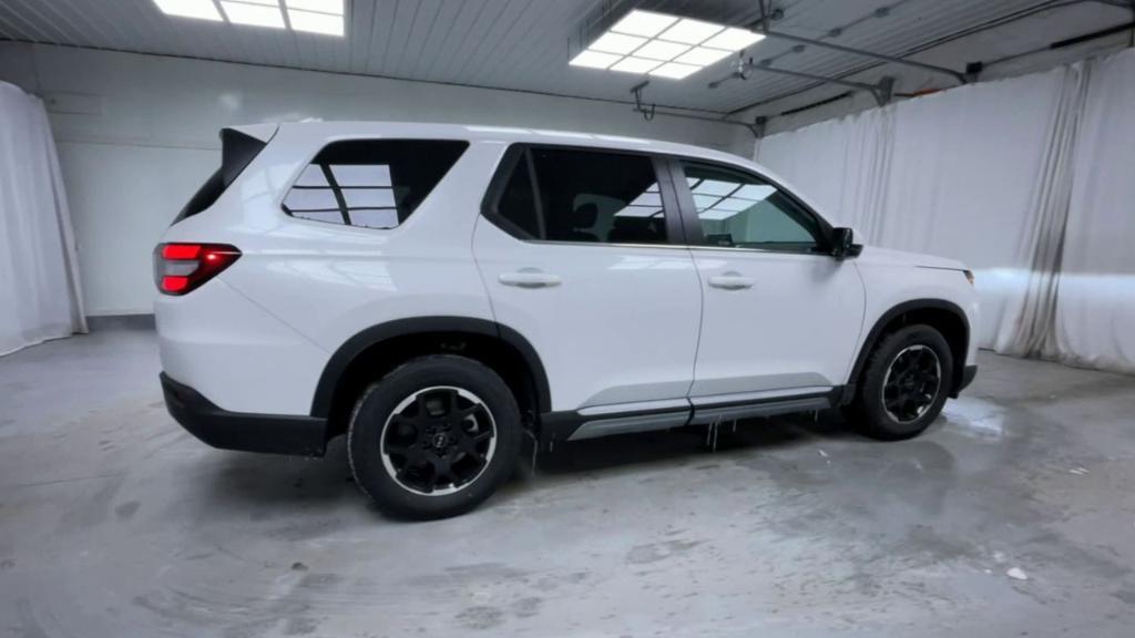 new 2025 Honda Pilot car, priced at $47,205