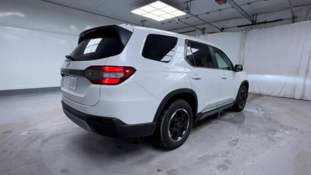 new 2025 Honda Pilot car, priced at $47,205
