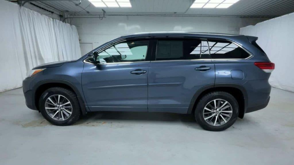 used 2018 Toyota Highlander car, priced at $25,458