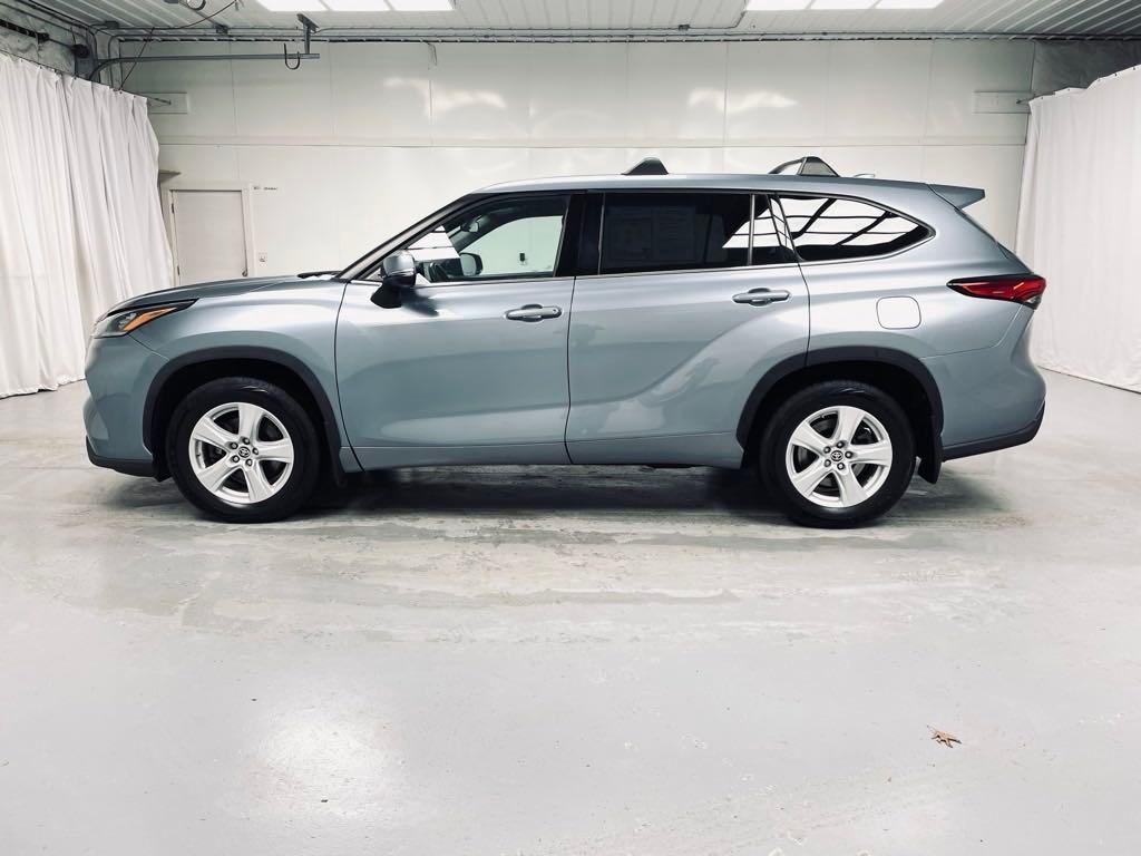 used 2020 Toyota Highlander car, priced at $30,995