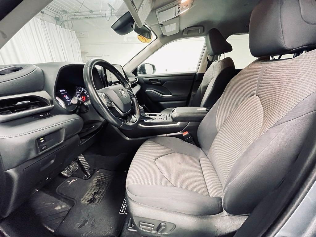 used 2020 Toyota Highlander car, priced at $30,995