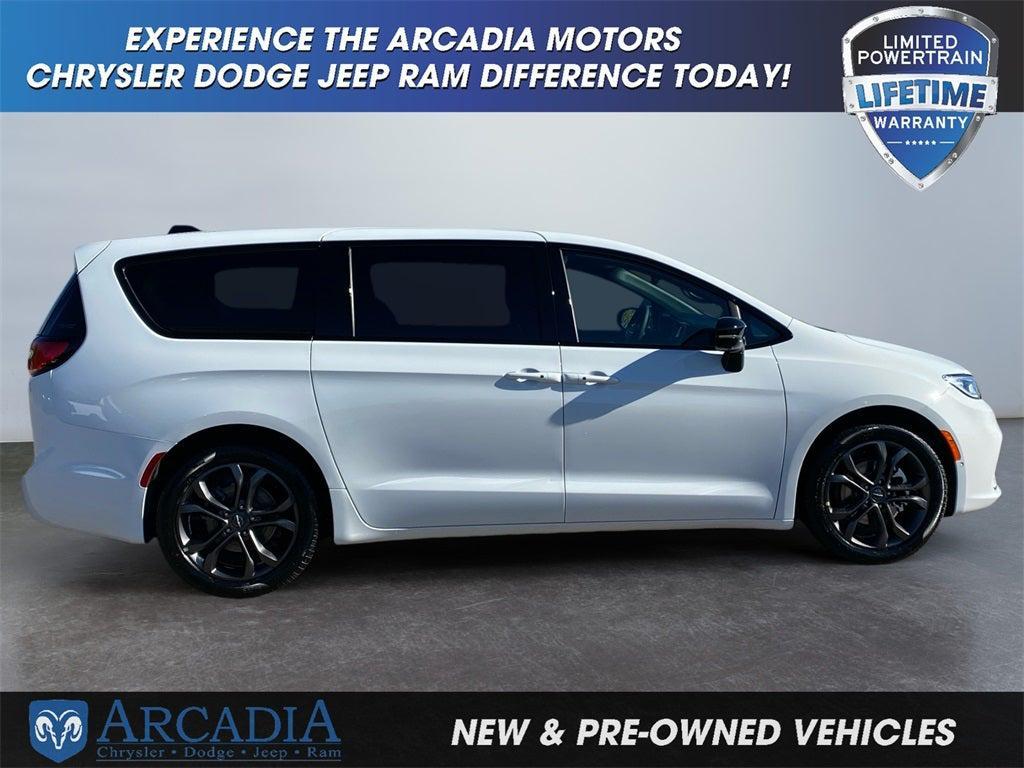 new 2026 Chrysler Pacifica car, priced at $43,750