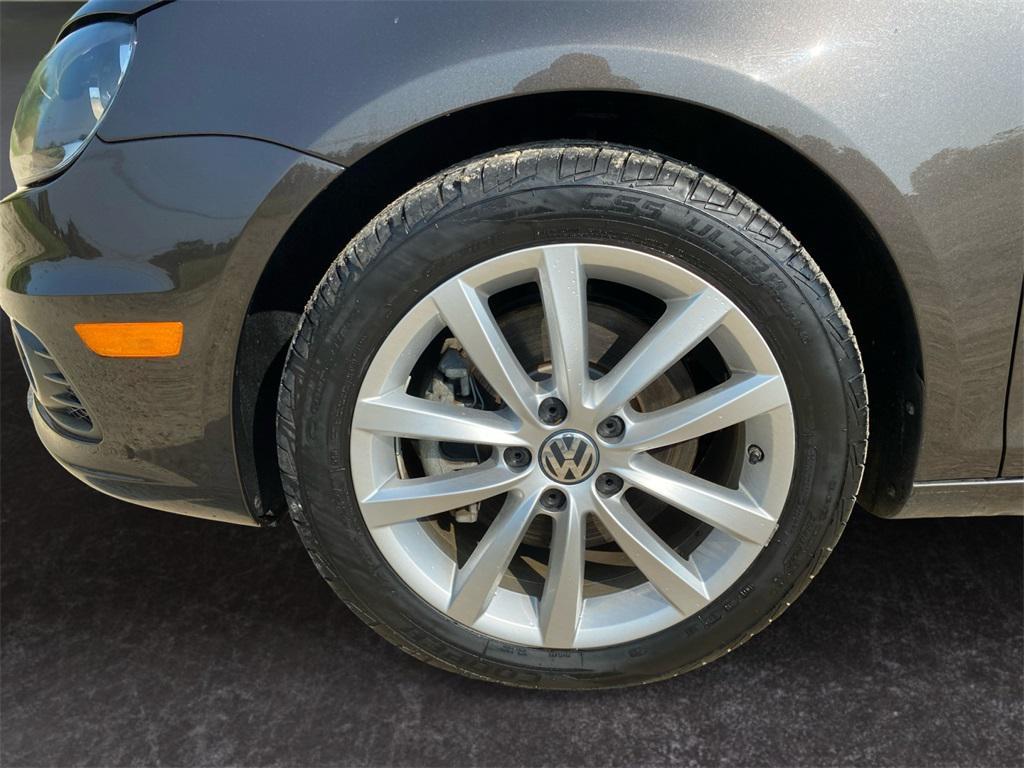 used 2014 Volkswagen Eos car, priced at $11,279