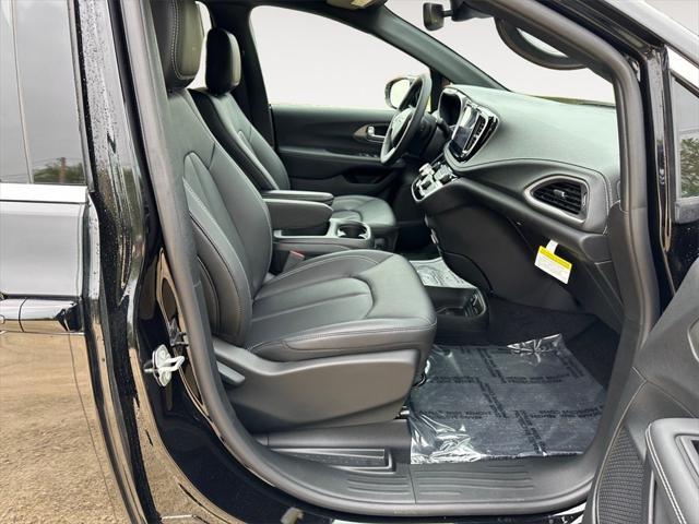 new 2025 Chrysler Pacifica car, priced at $45,453