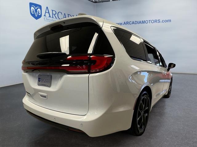 new 2024 Chrysler Pacifica car, priced at $45,200