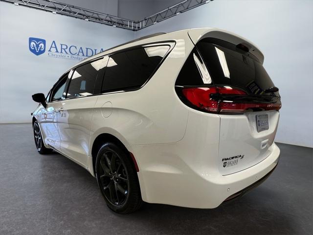 new 2024 Chrysler Pacifica car, priced at $45,200