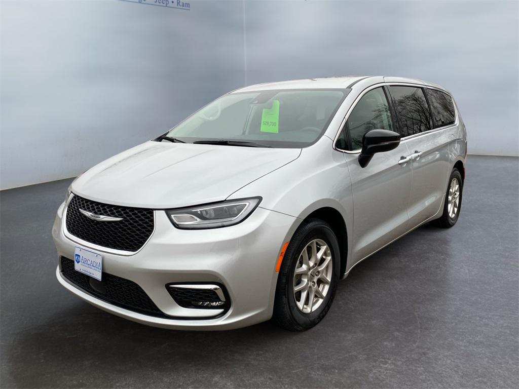 used 2024 Chrysler Pacifica car, priced at $29,700