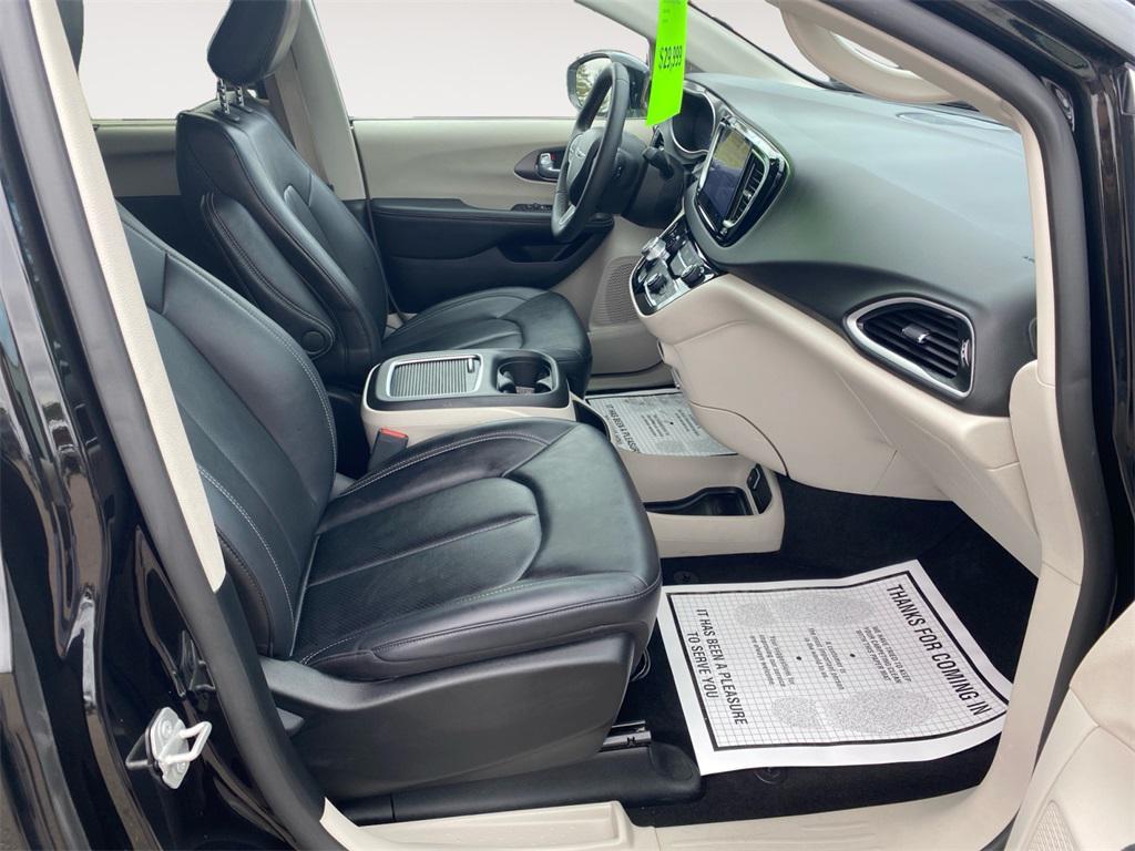 used 2024 Chrysler Pacifica car, priced at $29,999