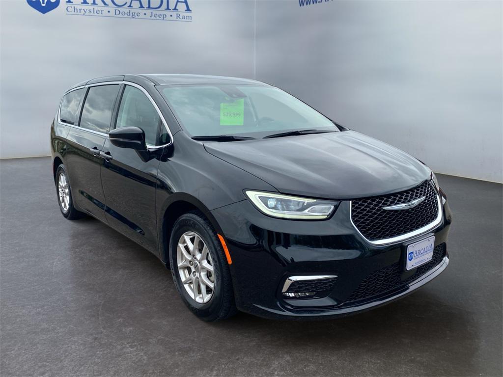used 2024 Chrysler Pacifica car, priced at $29,999