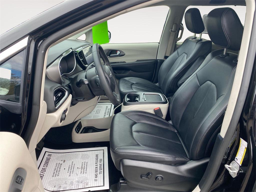 used 2024 Chrysler Pacifica car, priced at $29,999