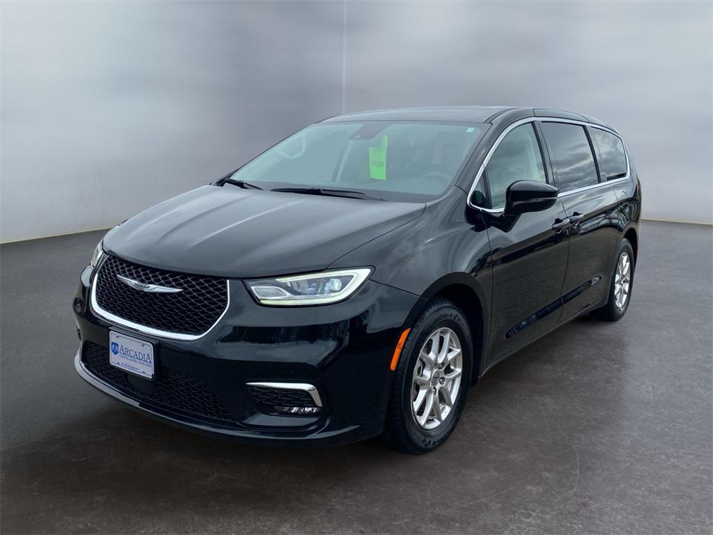 used 2024 Chrysler Pacifica car, priced at $29,999