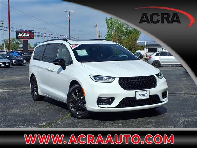 used 2024 Chrysler Pacifica car, priced at $41,977