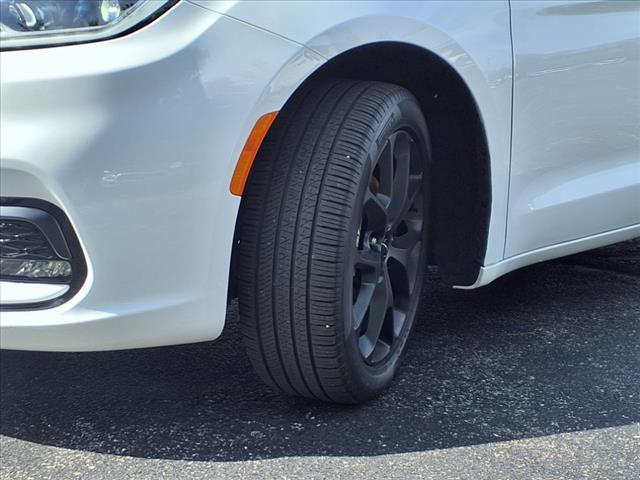 used 2024 Chrysler Pacifica car, priced at $41,977