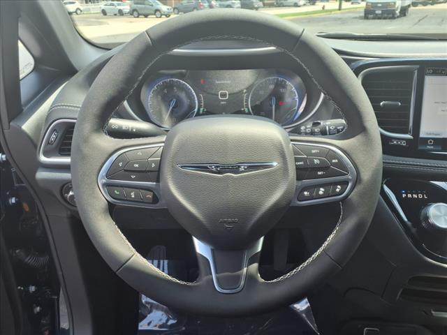 new 2025 Chrysler Pacifica car