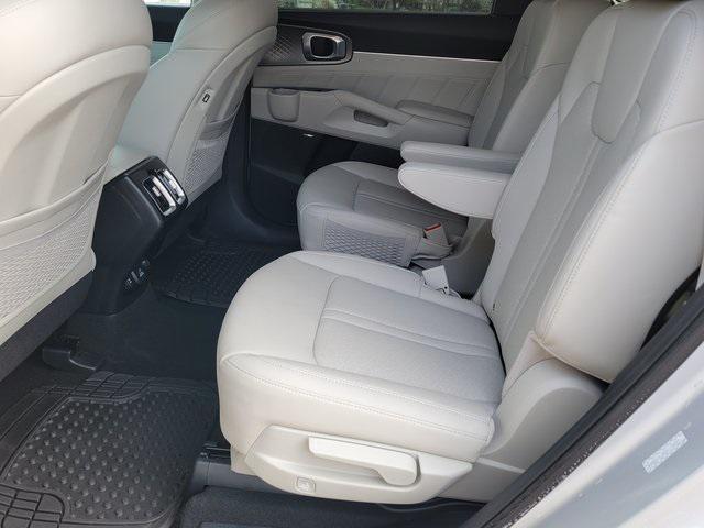 used 2023 Kia Sorento Hybrid car, priced at $30,674
