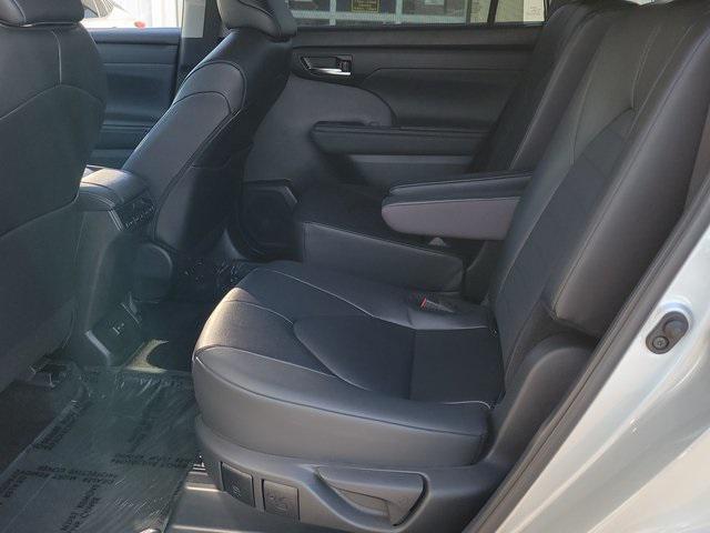 used 2024 Toyota Highlander car, priced at $41,174