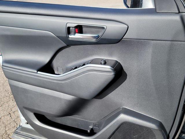 used 2024 Toyota Highlander car, priced at $41,174