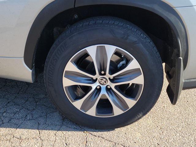 used 2024 Toyota Highlander car, priced at $41,174