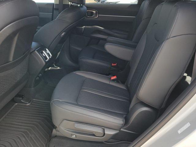 used 2024 Kia Sorento Hybrid car, priced at $33,674