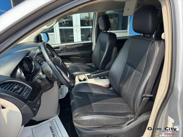 used 2014 Chrysler Town & Country car