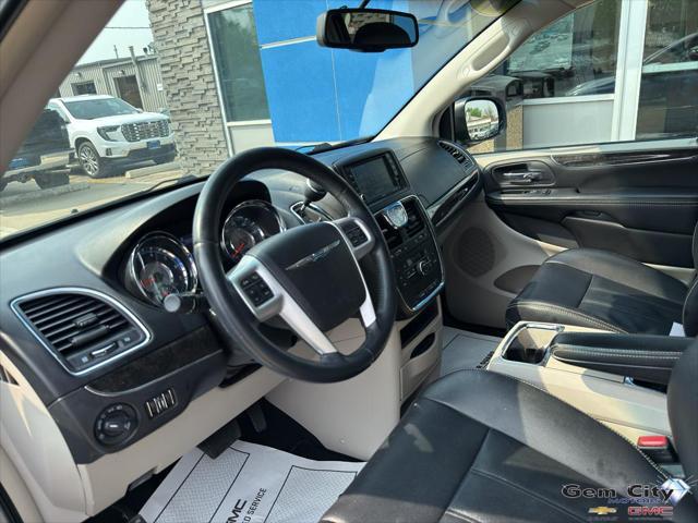 used 2014 Chrysler Town & Country car