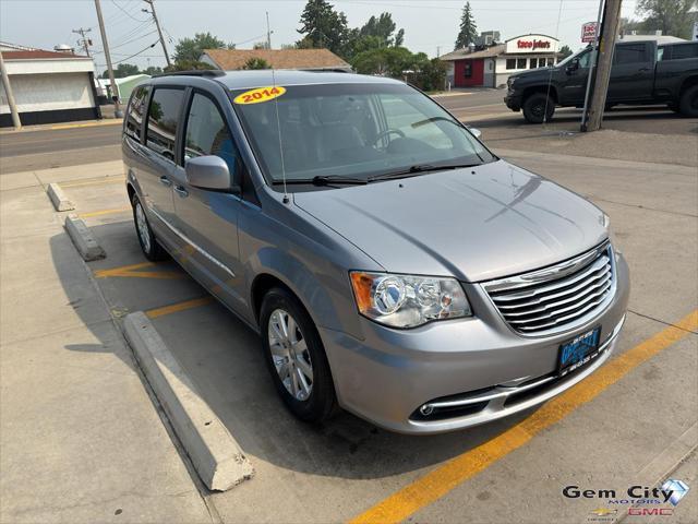 used 2014 Chrysler Town & Country car