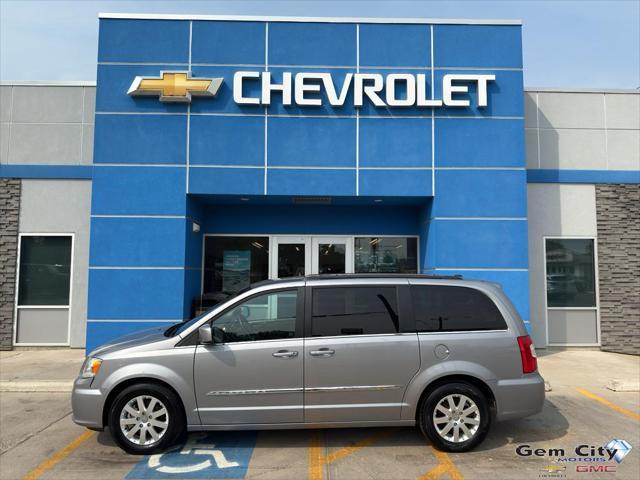 used 2014 Chrysler Town & Country car