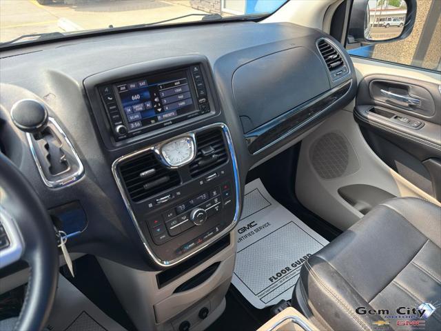 used 2014 Chrysler Town & Country car