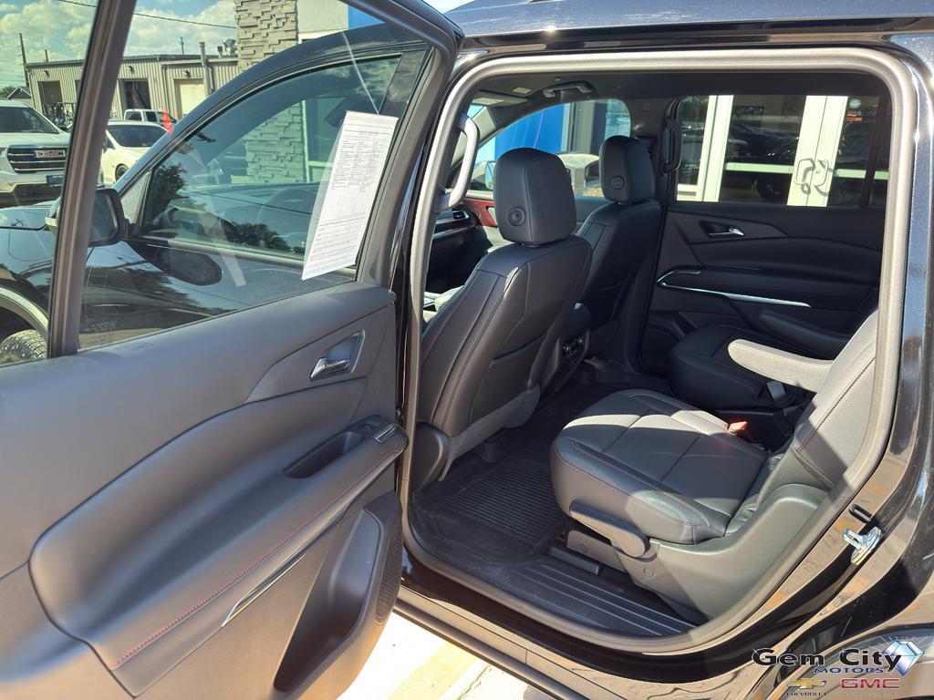 used 2025 Chevrolet Traverse car