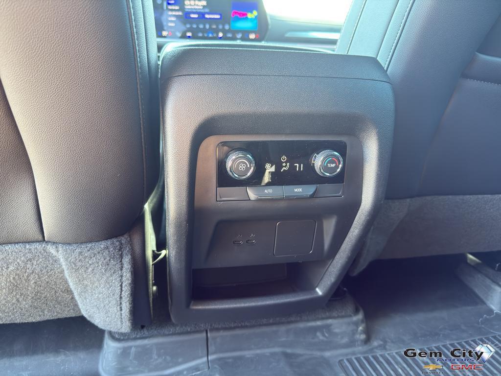 used 2025 Chevrolet Traverse car