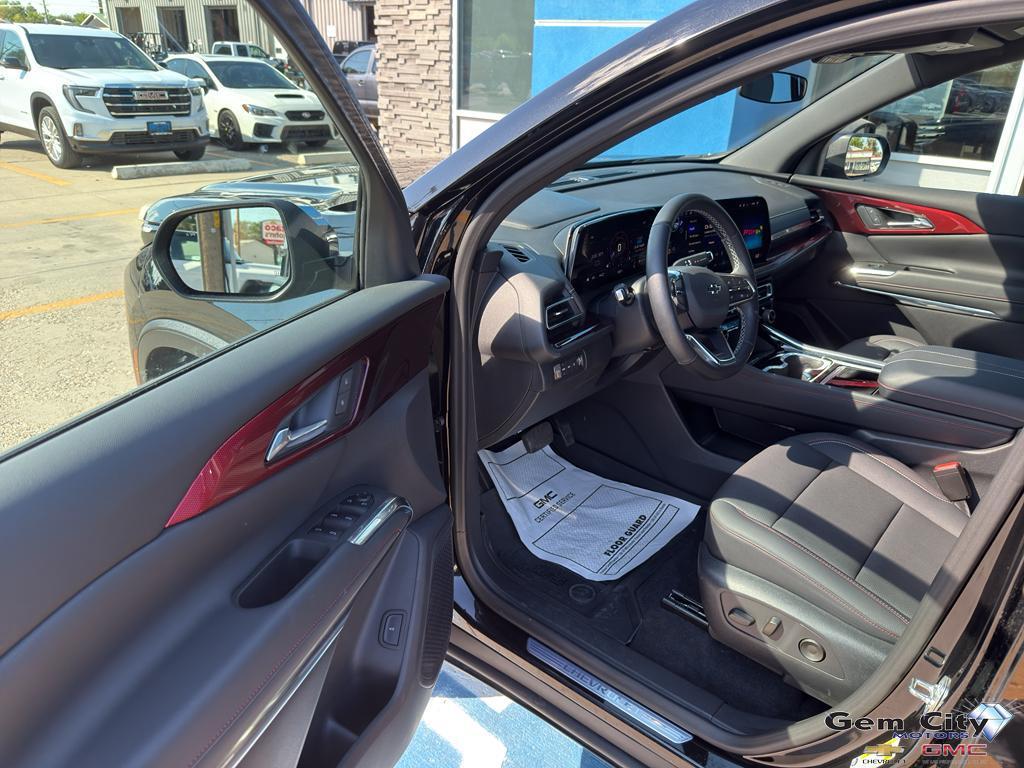 used 2025 Chevrolet Traverse car