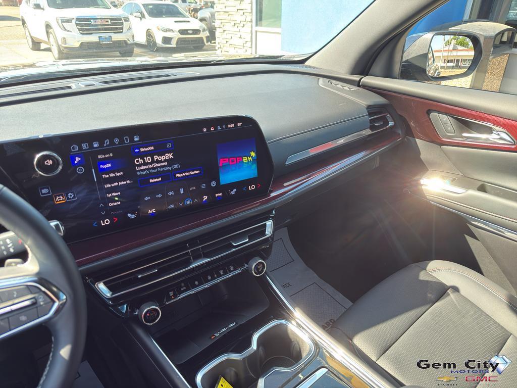 used 2025 Chevrolet Traverse car