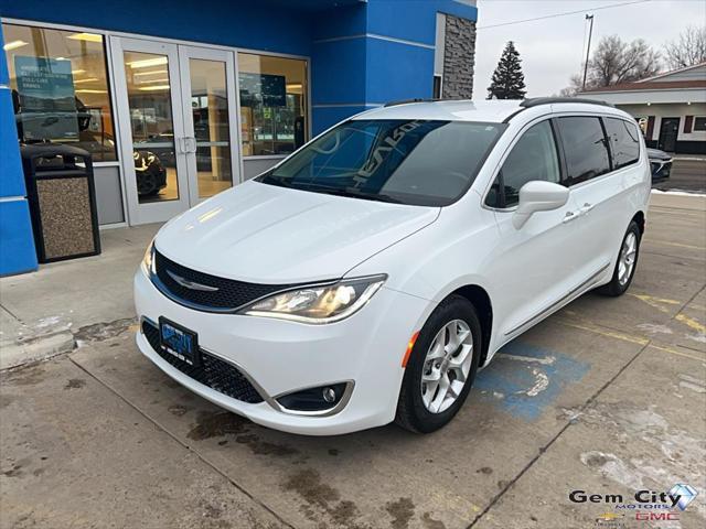 used 2017 Chrysler Pacifica car