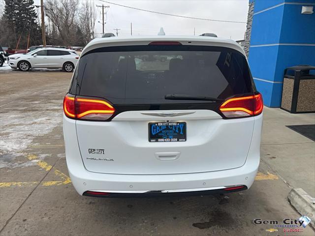 used 2017 Chrysler Pacifica car