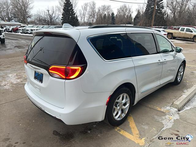 used 2017 Chrysler Pacifica car