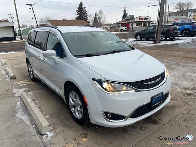 used 2017 Chrysler Pacifica car