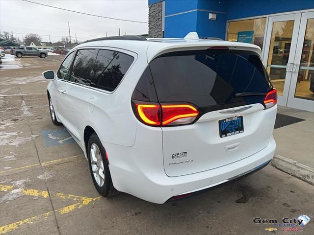 used 2017 Chrysler Pacifica car