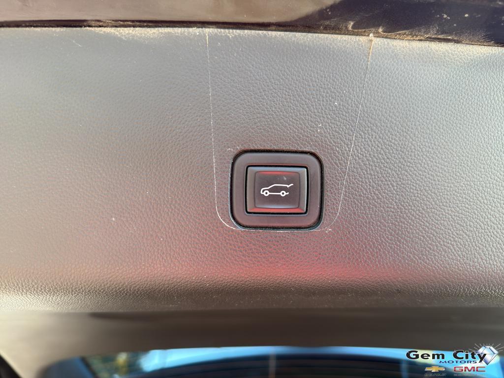 used 2023 Chevrolet Traverse car