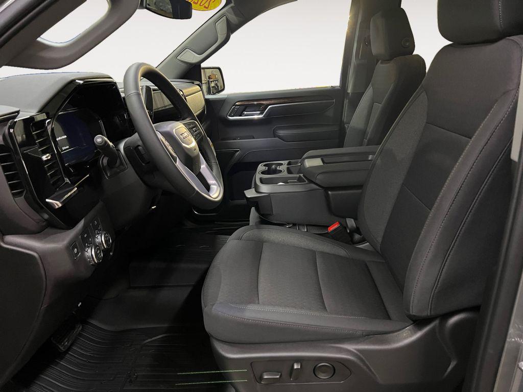 new 2025 GMC Sierra 1500 car, priced at $50,924