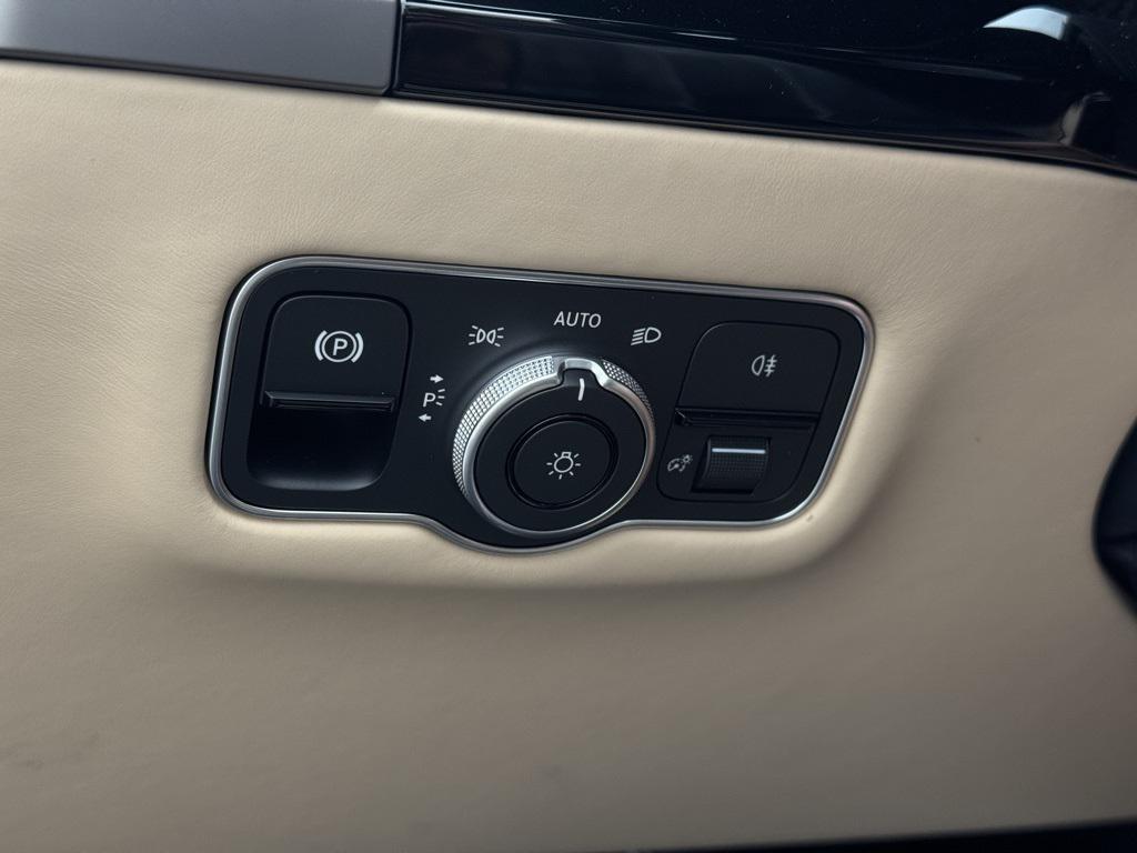 new 2026 Aston Martin Vantage car, priced at $284,125