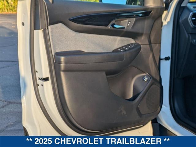 new 2025 Chevrolet TrailBlazer car, priced at $29,080