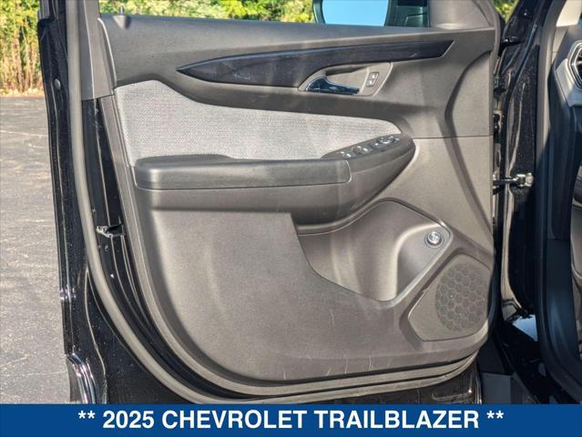 new 2025 Chevrolet TrailBlazer car, priced at $29,580