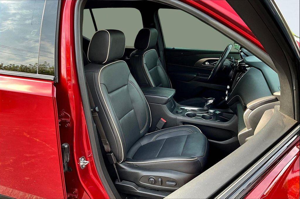 used 2022 Chevrolet Traverse car, priced at $35,295