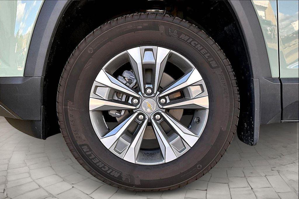 new 2026 Chevrolet Equinox car, priced at $29,690