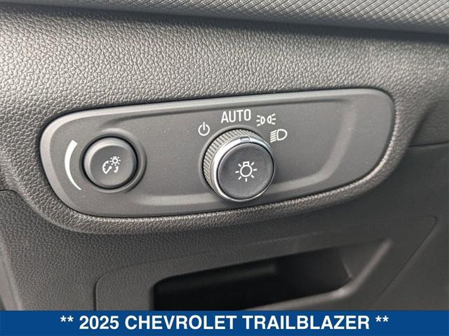 new 2025 Chevrolet TrailBlazer car, priced at $31,575