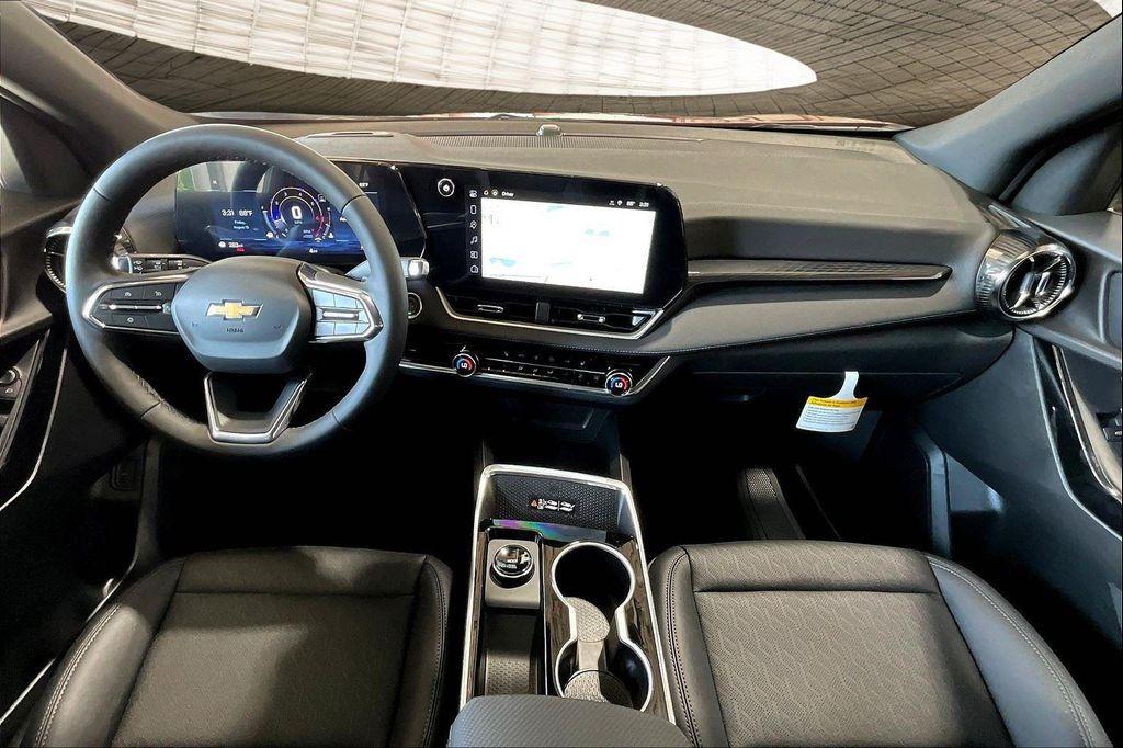 new 2026 Chevrolet Equinox car, priced at $30,605