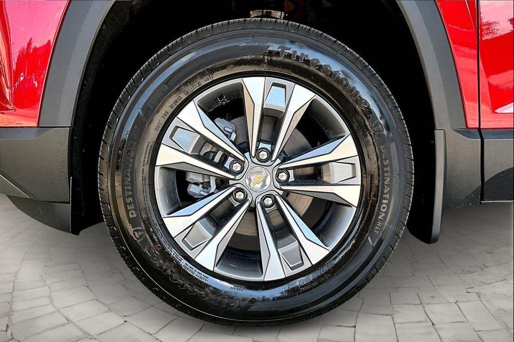 new 2026 Chevrolet Equinox car, priced at $30,605