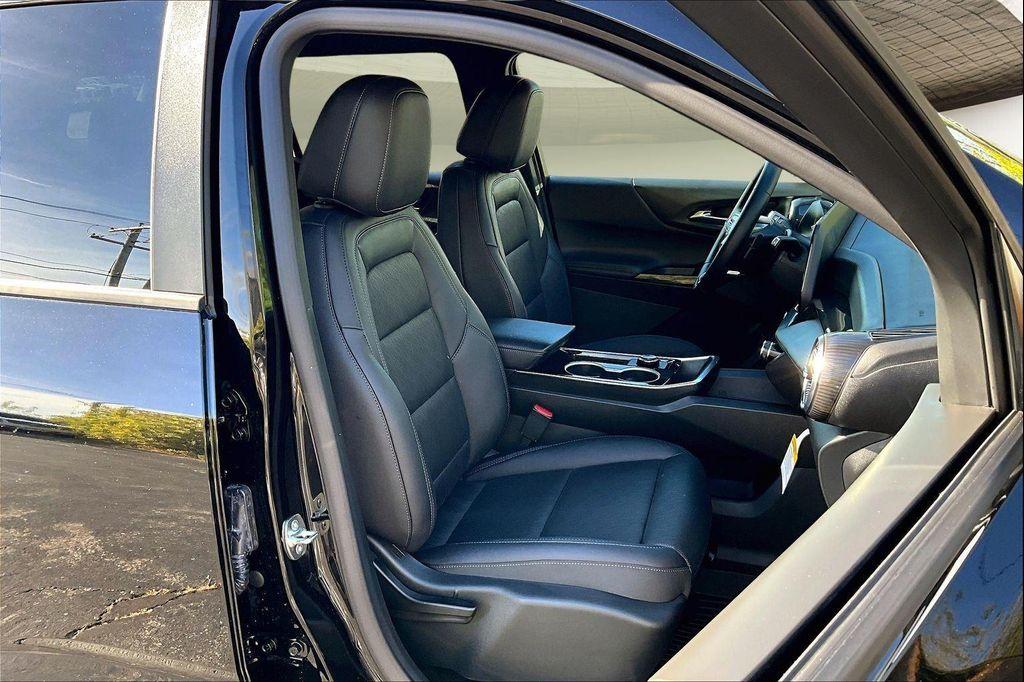 new 2026 Chevrolet Equinox car, priced at $33,105