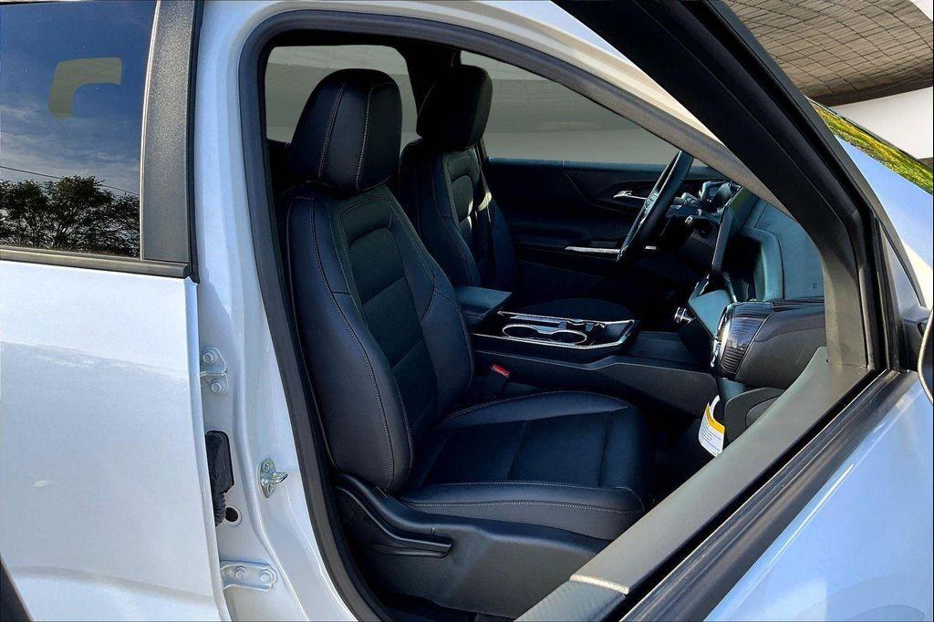 new 2026 Chevrolet Equinox car, priced at $32,584